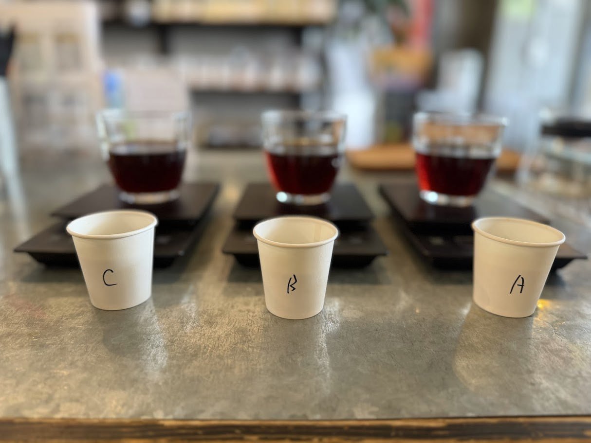 3パターン完成 ― C・B・Aのカップを並べて飲み比べ