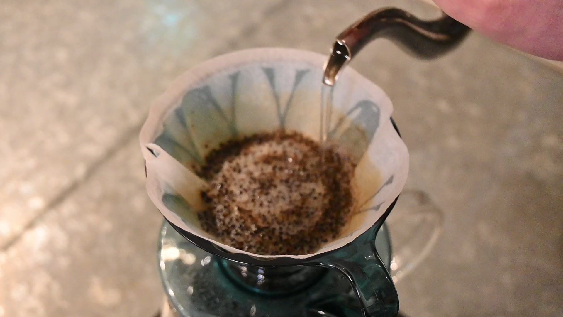 细而安静地注水