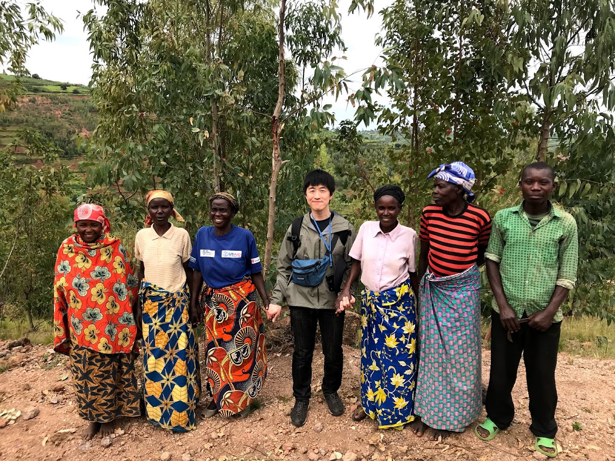 アフリカ農村での記念撮影