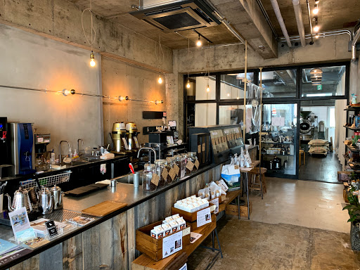 新田珈琲 店内カウンター